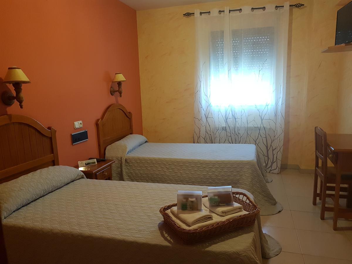 Hotel Carvajal Torrejón el Rubio المظهر الخارجي الصورة